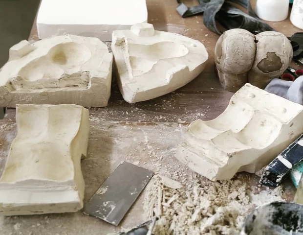 Un moule en plâtre en cours